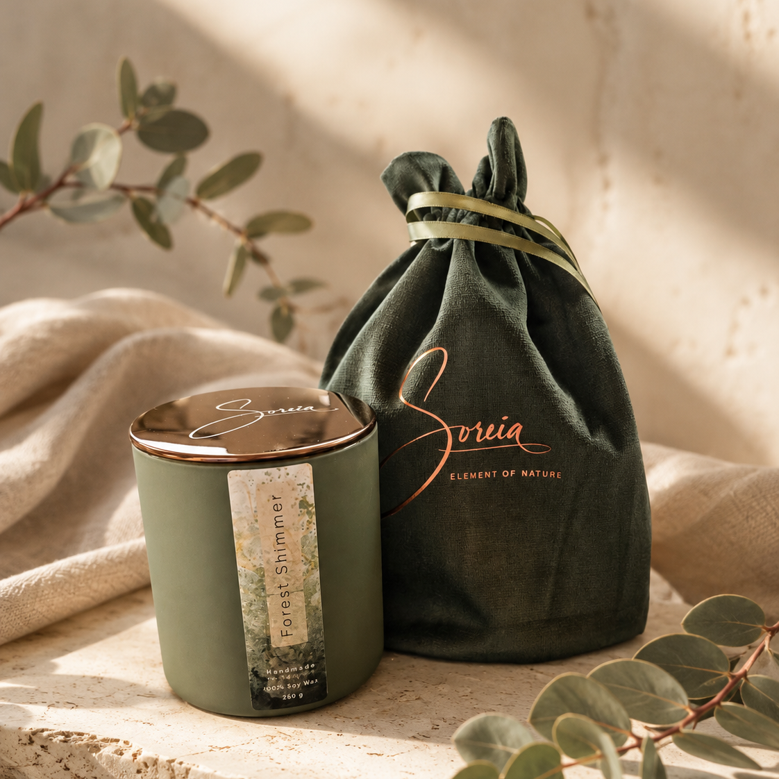 Forest Shimmer – Handgjort doftljus i 100 % sojavax, 250 g